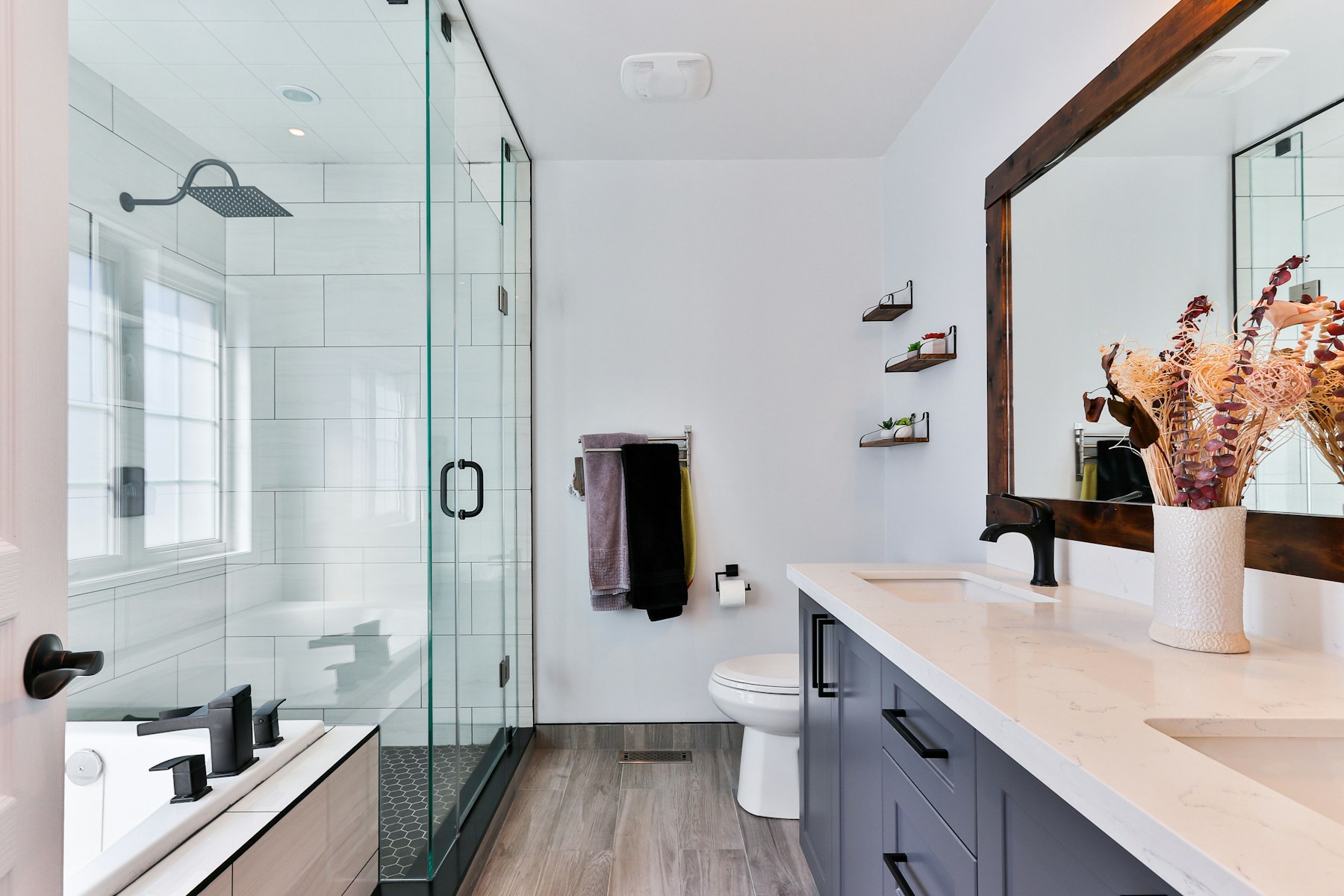 Sculptural freestanding bath